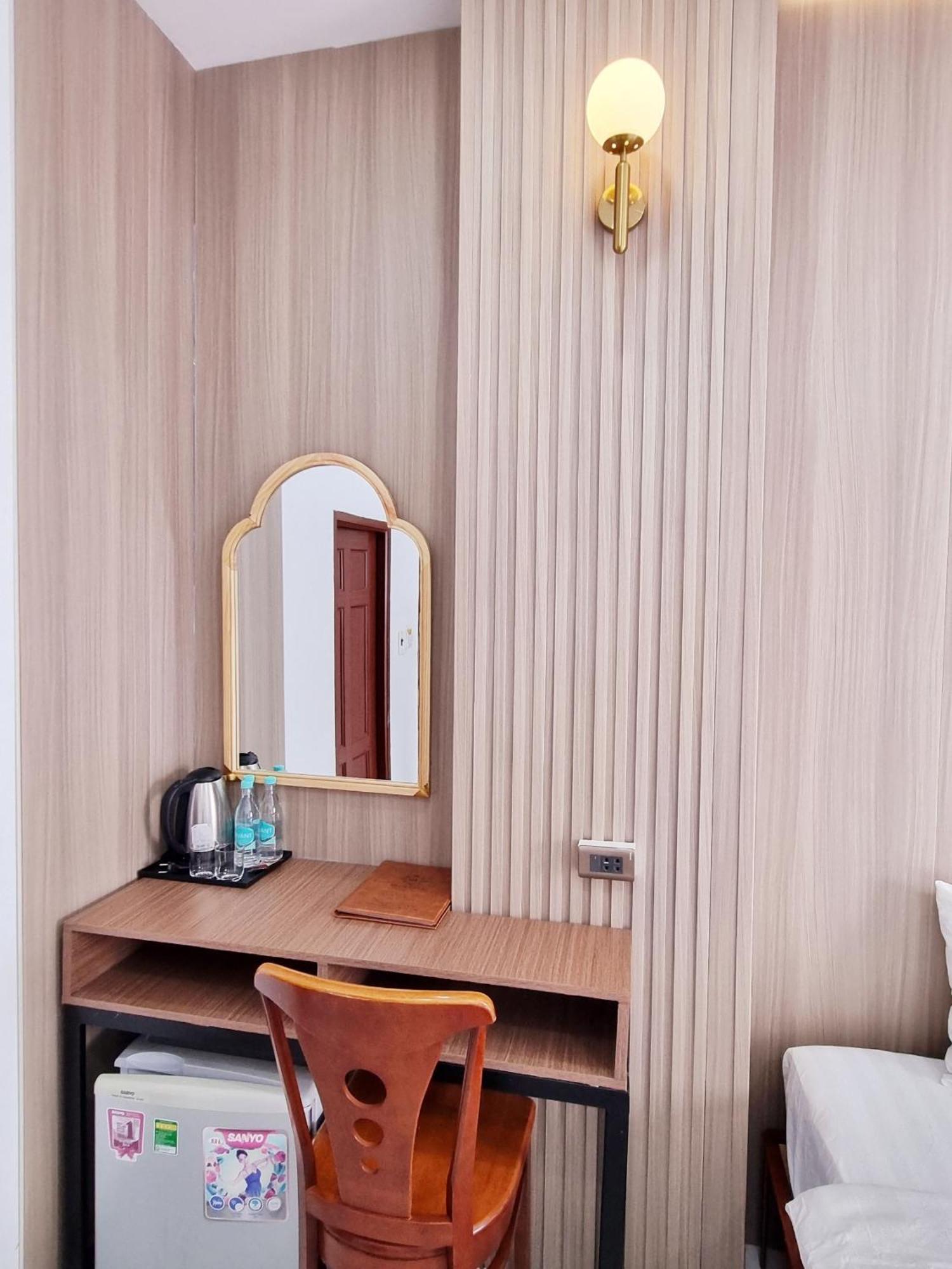 Minh Khue Hotel Vĩnh Long エクステリア 写真